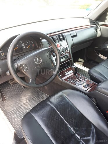 Mercedes E 220 2001, 210,000 km - 2.2 l - Gəncə