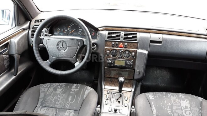 Mercedes E 200 1998, 289,000 km - 2.0 л - Gəncə