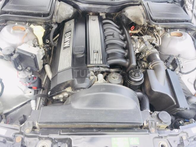 BMW 523 1997, 320,000 km - 2.5 л - Quba