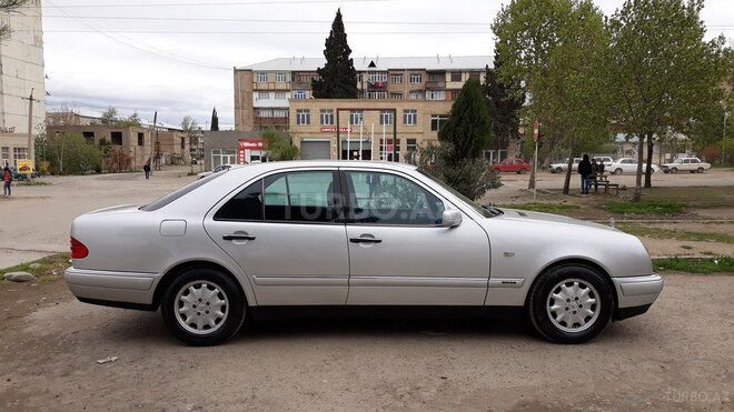 Mercedes E 200 1998, 289,000 km - 2.0 л - Gəncə