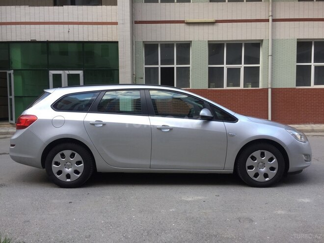 Opel Astra 2011, 82,000 km - 1.3 l - Bakı