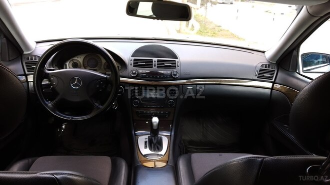 Mercedes E 270 2002, 298,000 km - 2.7 l - Bakı