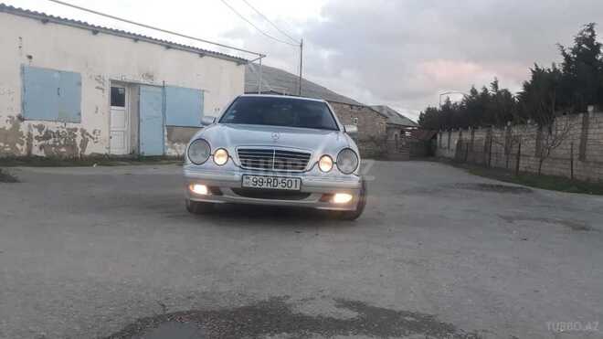 Mercedes E 220 2001, 302,000 km - 2.2 l - Bakı
