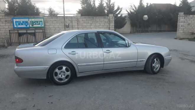 Mercedes E 220 2001, 302,000 km - 2.2 l - Bakı