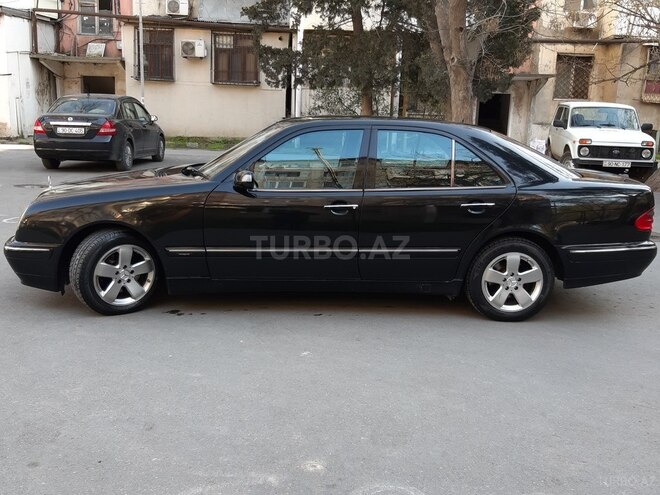 Mercedes E 240 2001, 298,000 km - 2.4 l - Bakı