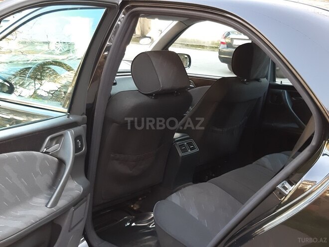 Mercedes E 240 2001, 298,000 km - 2.4 l - Bakı