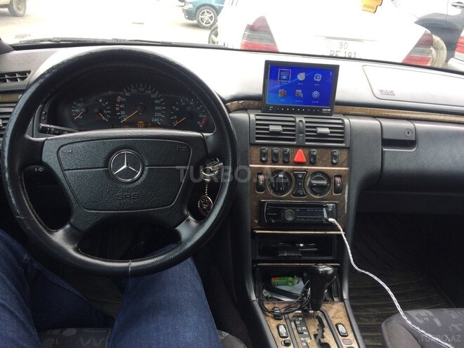 Mercedes E 240 1999, 190,000 km - 2.4 l - Bakı