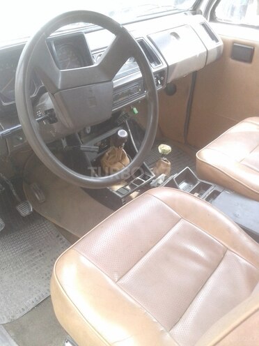 Isuzu  1986, 300,000 km - 2.3 l - Quba