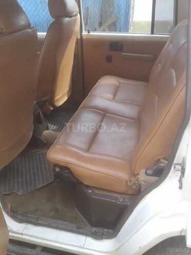 Isuzu  1986, 300,000 km - 2.3 l - Quba