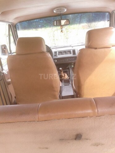 Isuzu  1986, 300,000 km - 2.3 l - Quba