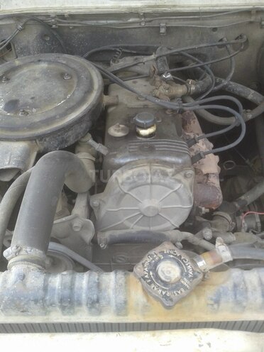 Isuzu  1986, 300,000 km - 2.3 l - Quba