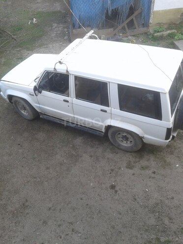 Isuzu  1986, 300,000 km - 2.3 l - Quba