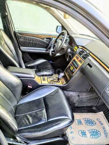 Mercedes E 320 1998, 412,000 km - 3.2 l - Bakı