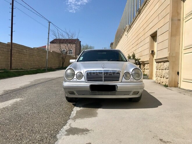 Mercedes E 240 1999, 399,000 km - 2.4 l - Bakı