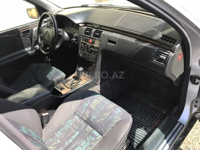 Mercedes E 240 1999, 399,000 km - 2.4 l - Bakı