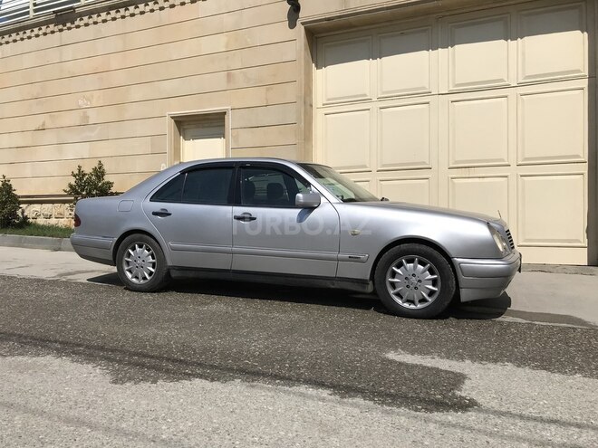 Mercedes E 240 1999, 399,000 km - 2.4 l - Bakı