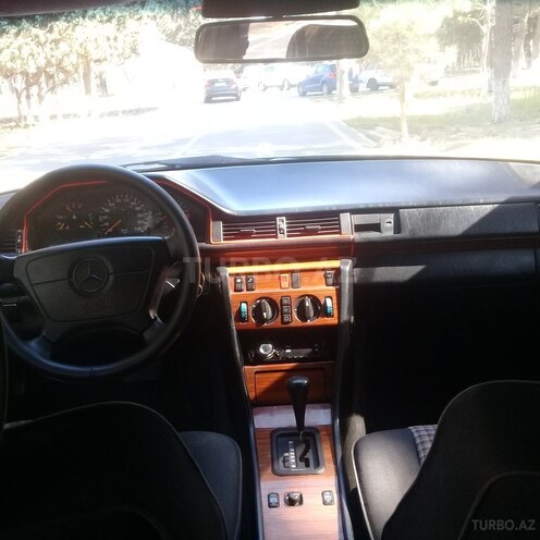 Mercedes E 220 1993, 250,000 km - 2.2 l - Sumqayıt