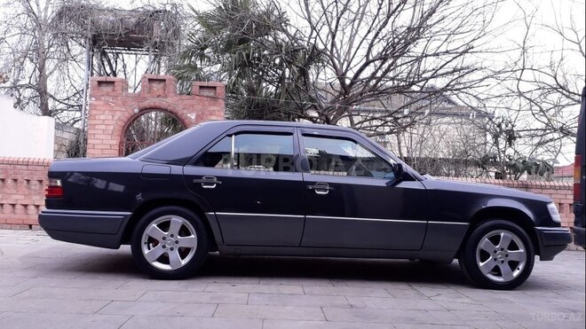 Mercedes E 200 1994, 318,136 km - 2.2 l - Bakı