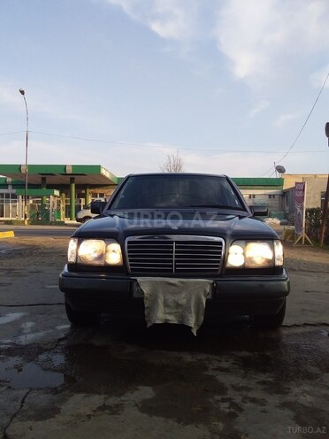 Mercedes E 200 1994, 318,136 km - 2.2 l - Bakı