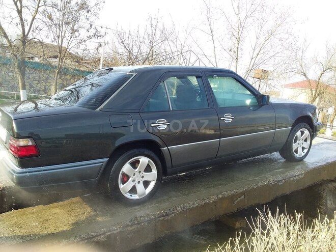 Mercedes E 200 1994, 318,136 km - 2.2 l - Bakı