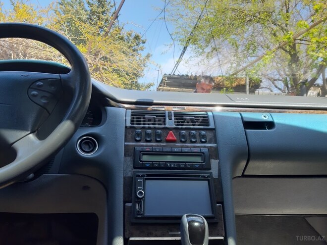 Mercedes E 240 2001, 218,325 km - 2.6 l - Bakı