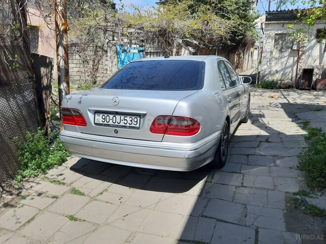Mercedes E 240 2001, 218,325 km - 2.6 l - Bakı