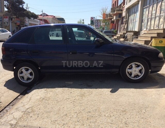 Opel Astra 1995, 290,000 km - 2.0 l - Bakı
