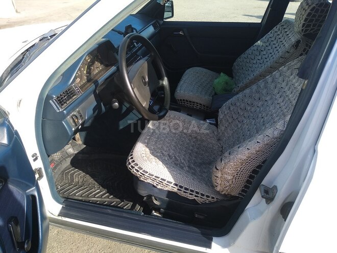 Mercedes E 200 1989, 24,000 km - 2.2 l - Bakı