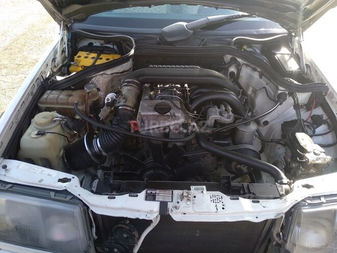 Mercedes E 200 1989, 24,000 km - 2.2 l - Bakı