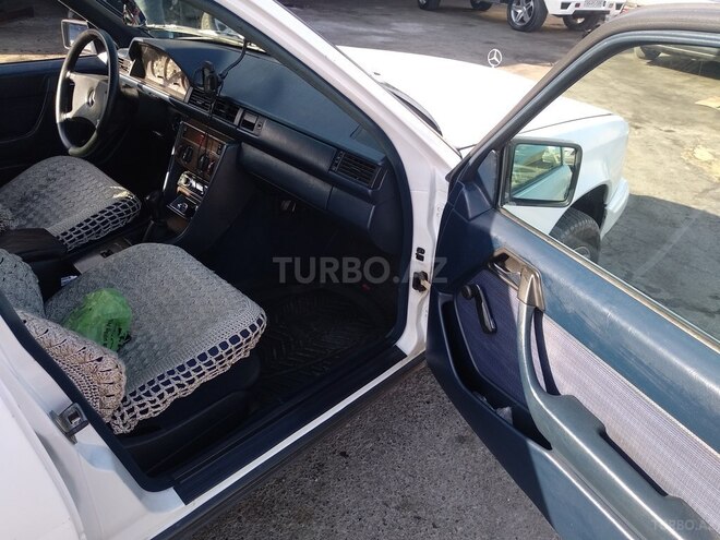 Mercedes E 200 1989, 24,000 km - 2.2 l - Bakı