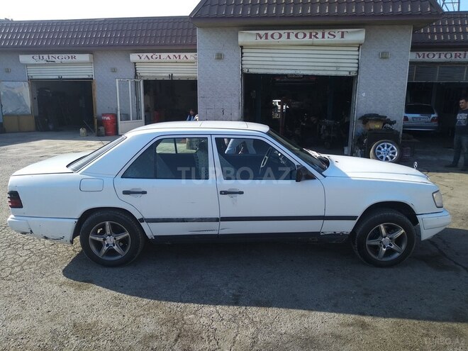 Mercedes E 200 1989, 24,000 km - 2.2 l - Bakı