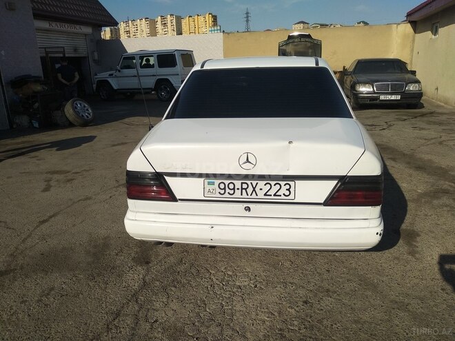 Mercedes E 200 1989, 24,000 km - 2.2 l - Bakı