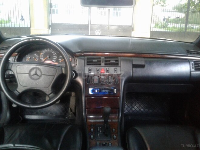 Mercedes E 240 1997, 217,532 km - 2.4 l - Mingəçevir