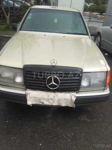 Mercedes E 250 1987, 492,357 km - 2.5 l - Bakı