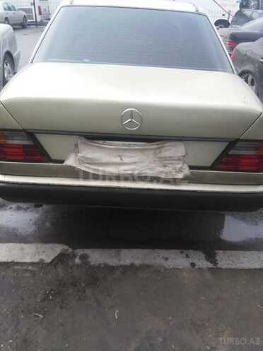 Mercedes E 250 1987, 492,357 km - 2.5 l - Bakı