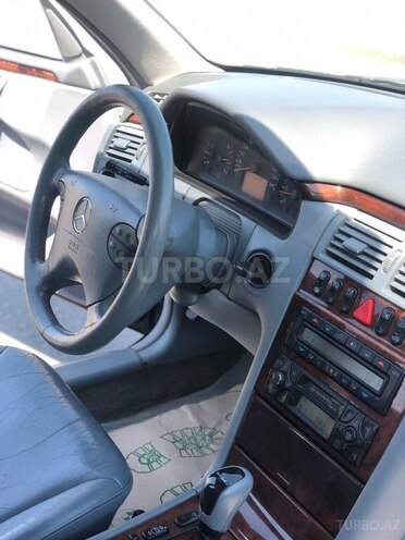 Mercedes E 240 2001, 255,000 km - 2.6 л - Bakı