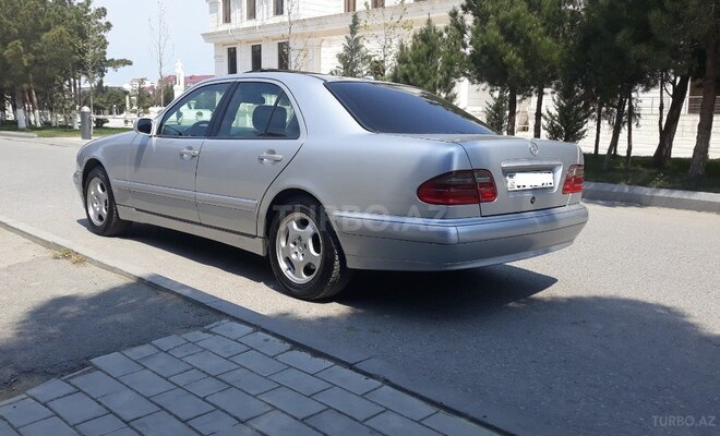 Mercedes E 270 2001, 370,000 km - 2.7 л - Xırdalan