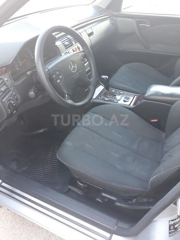 Mercedes E 270 2001, 370,000 km - 2.7 л - Xırdalan