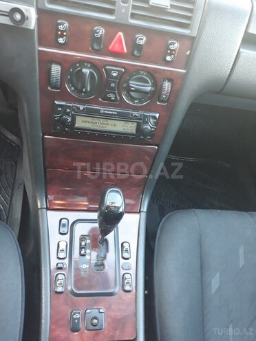 Mercedes E 270 2001, 370,000 km - 2.7 л - Xırdalan