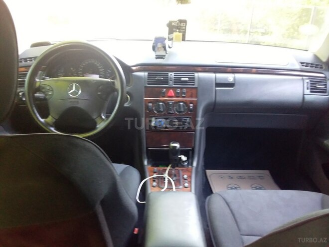 Mercedes E 240 2001, 298,000 km - 2.6 l - Zərdab