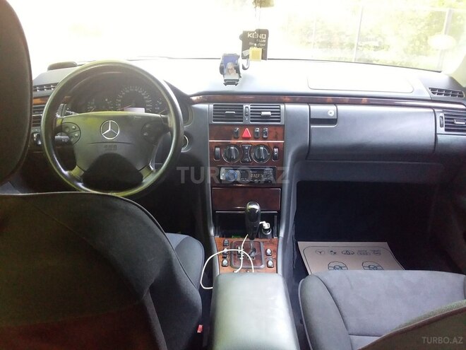 Mercedes E 240 2001, 298,000 km - 2.6 l - Zərdab