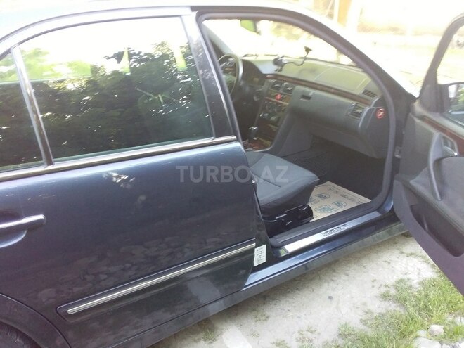 Mercedes E 240 2001, 298,000 km - 2.6 l - Zərdab