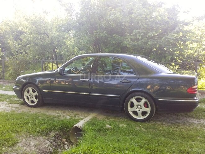 Mercedes E 240 2001, 298,000 km - 2.6 l - Zərdab