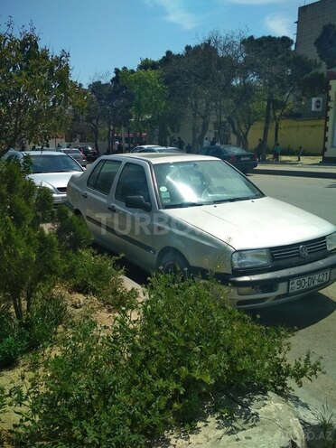 Volkswagen Vento 1994, 362,000 km - 1.8 l - Bakı
