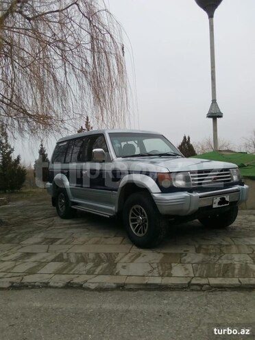 Mitsubishi Pajero 1992, 316,000 km - 0.3 l - Quba