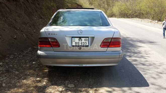Mercedes E 240 2001, 235,000 km - 2.6 l - Bakı