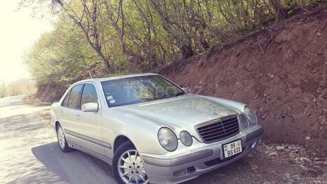 Mercedes E 240 2001, 235,000 km - 2.6 l - Bakı