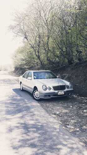 Mercedes E 240 2001, 235,000 km - 2.6 l - Bakı