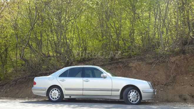 Mercedes E 240 2001, 235,000 km - 2.6 l - Bakı