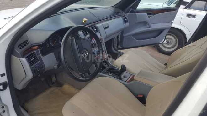 Mercedes E 220 1995, 275,000 km - 2.2 l - Gəncə